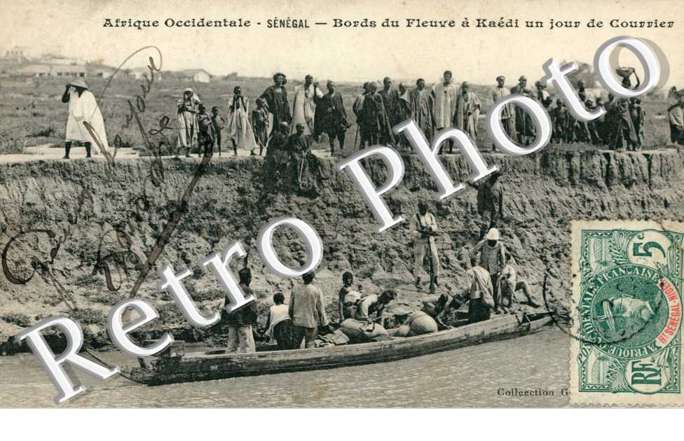 Bords du Fleuve a Kaedi un jour de Courrier - Senegal