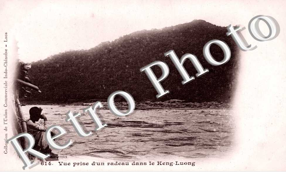 Vue prise d'un radeau dans le Keng-Luong