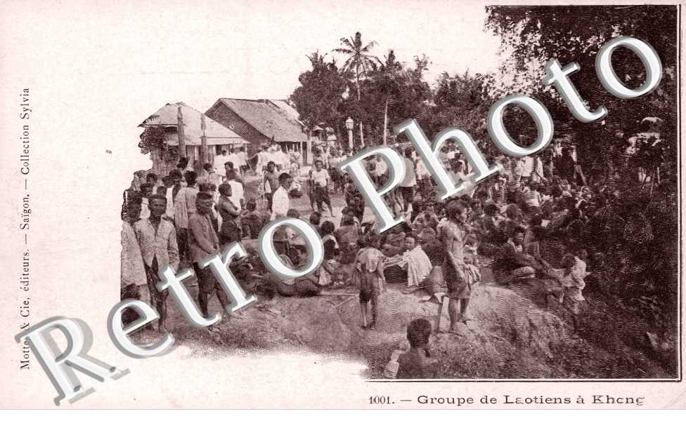 Groupe de Laotiens a Khong