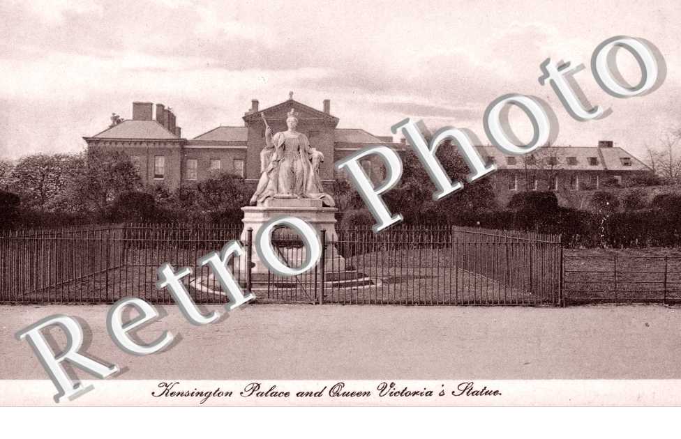 Kensington Palace and Queen Victoria's Statue