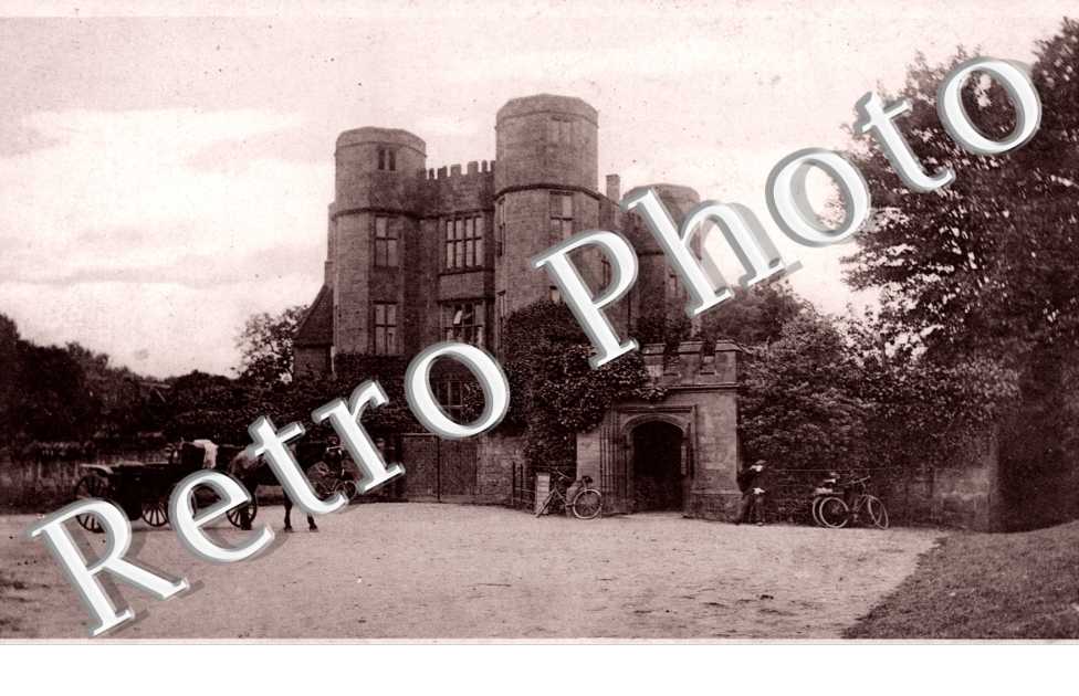 Kenilworth Castle , Leicester's Gatehouse