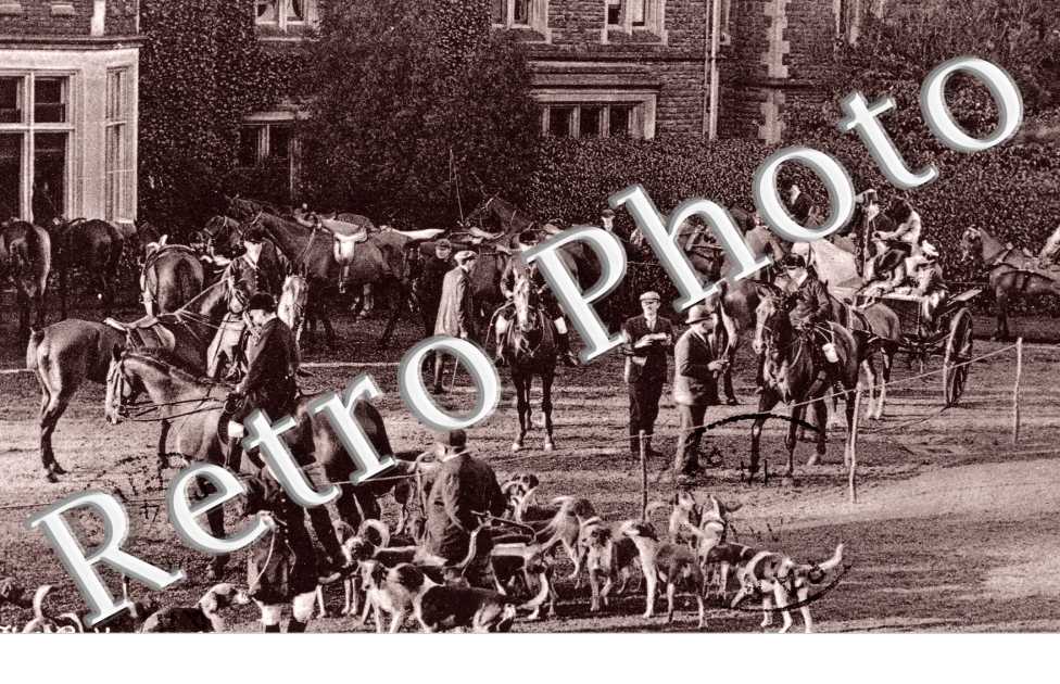 The Cottesmore, des cavaliers a cheval et leurs chiens de chasse