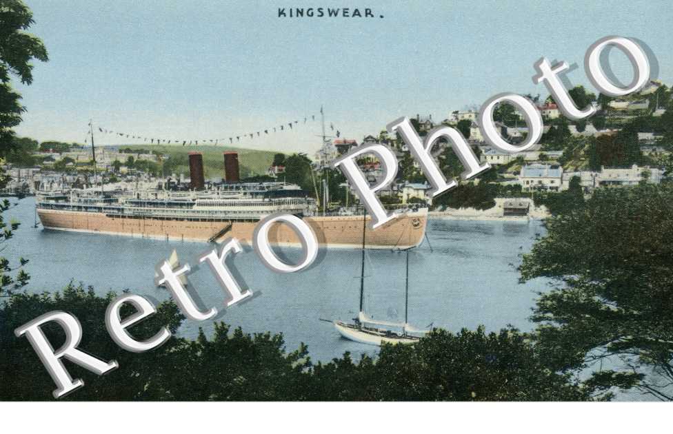 Vue Panoramique, un Bateau sur le fleuve