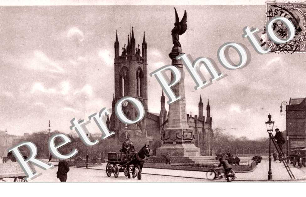 War Memorial and Saint Thomas' Church