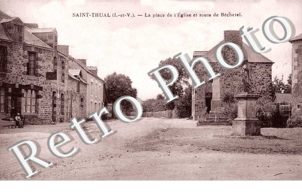 la Place de l'eglise et route de Becherel