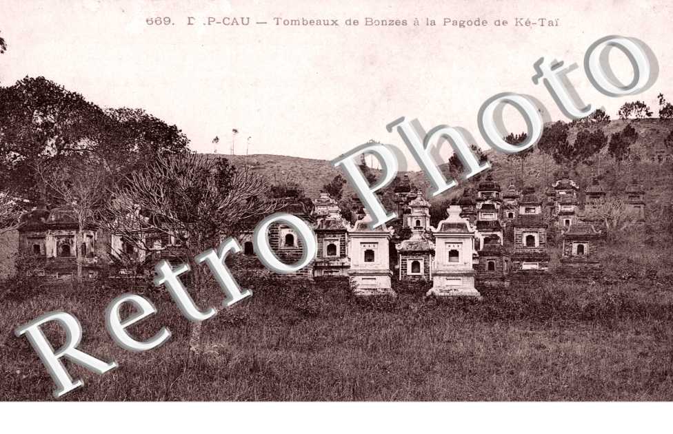 Tombeaux de Bonzes a la Pagode de Ke-Tai