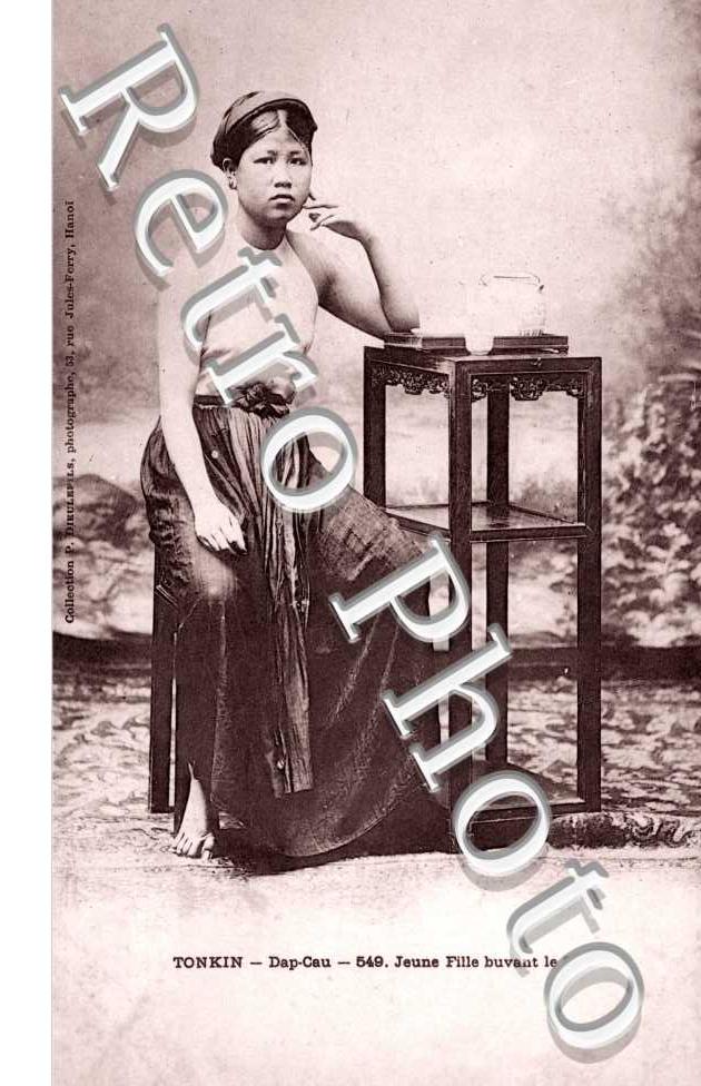Jeune Fille buvant le The