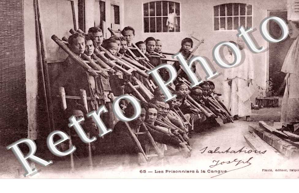 les prisonniers a la Cangue
