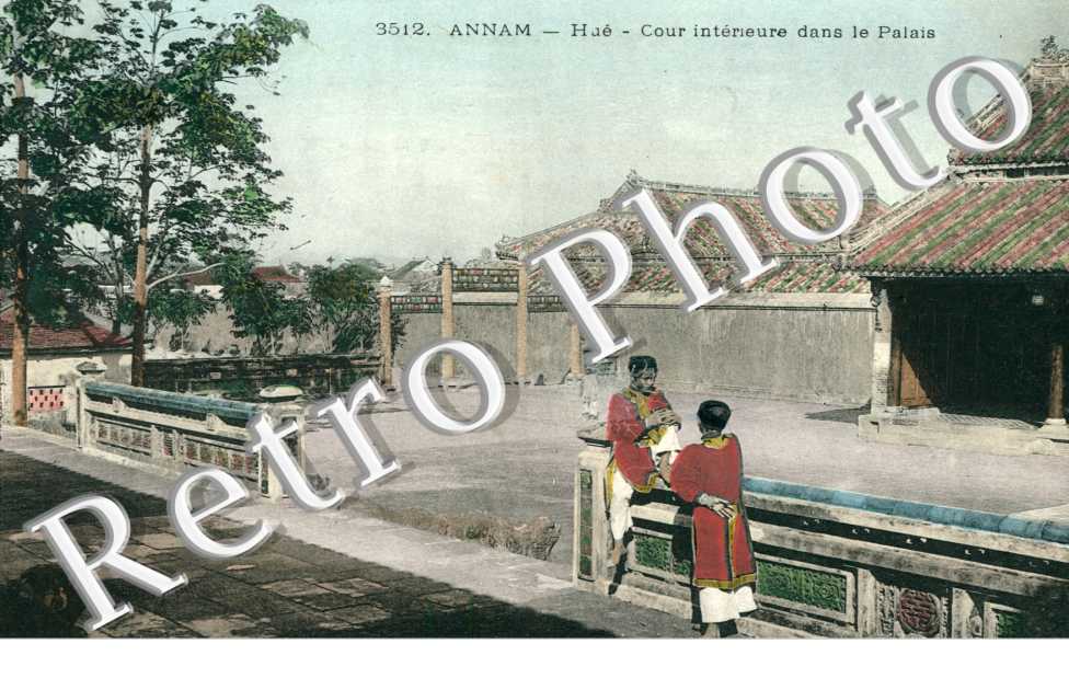 Annam, Cour Interieure dans le Palais