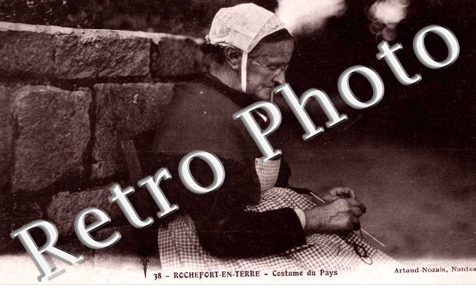 Costume du pays - Tricoteuse