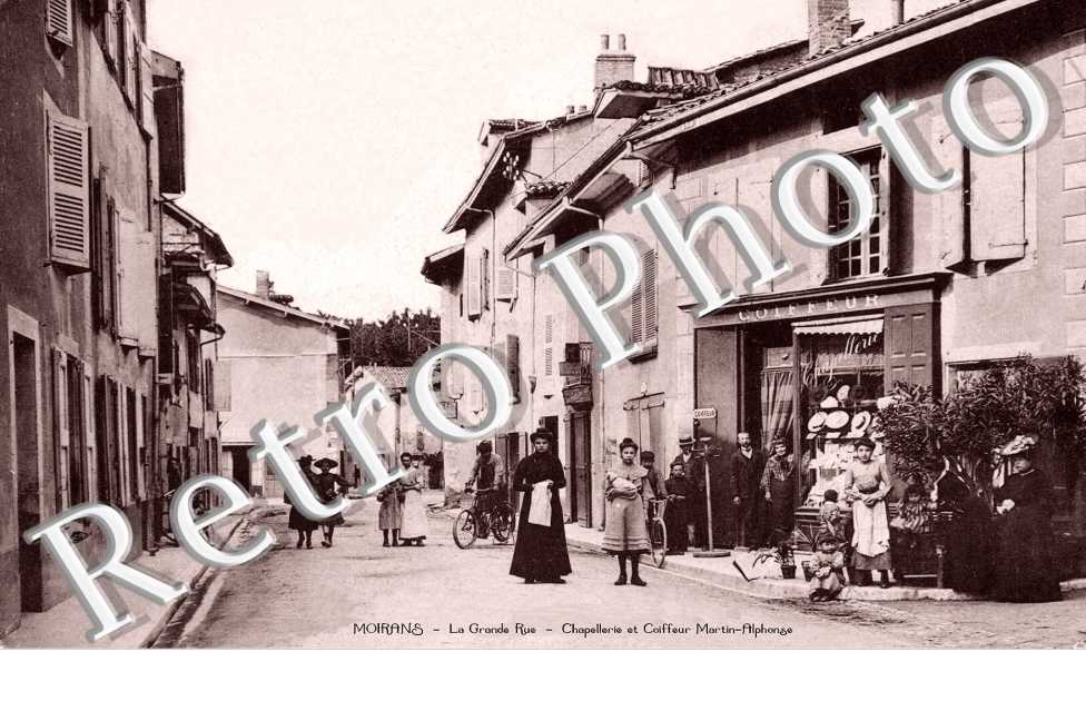 la grande rue Chapellerie et coiffeur Martin-Alphonse