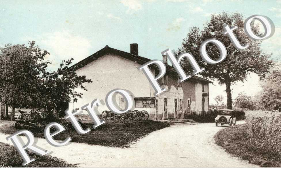 la sortie du bourg Maison Thenard Cabine thonique