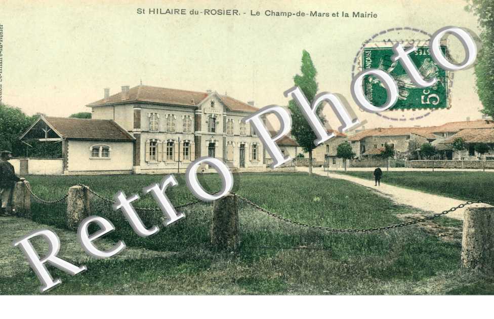 le Champ de Mars et la Mairie