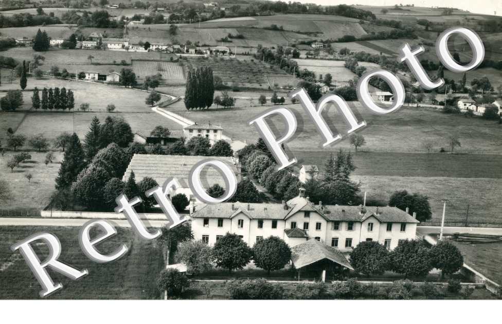 vue aerienne le groupe scolaire et l'"Usine Dubois 