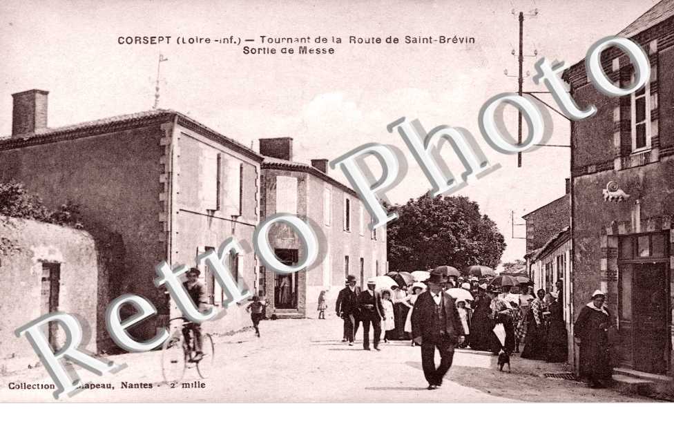 Tournant de la Route de Saint-Brevin  Sortie de messe