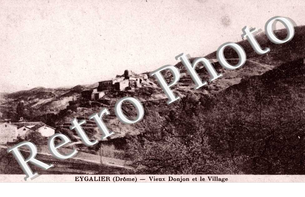 Vieux donjon et le village