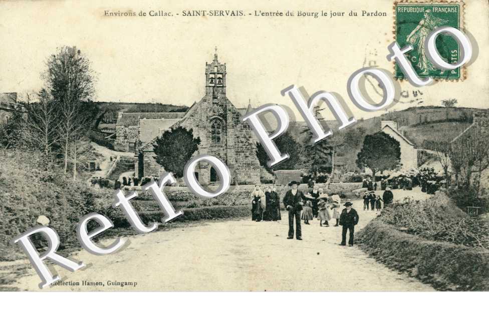 L'Entree du Bourg le Jour du Pardon