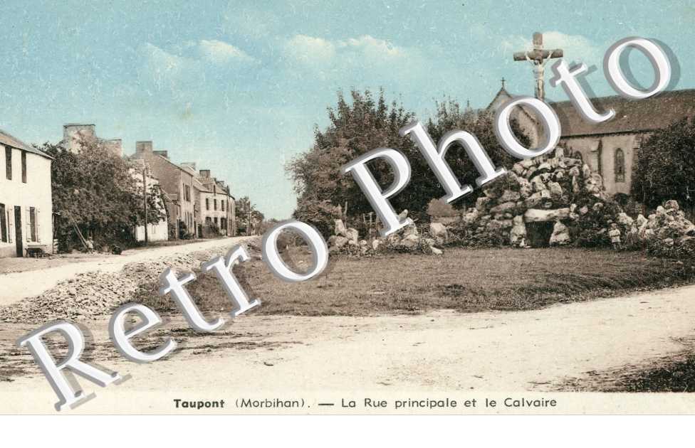 la rue principale et le calvaire
