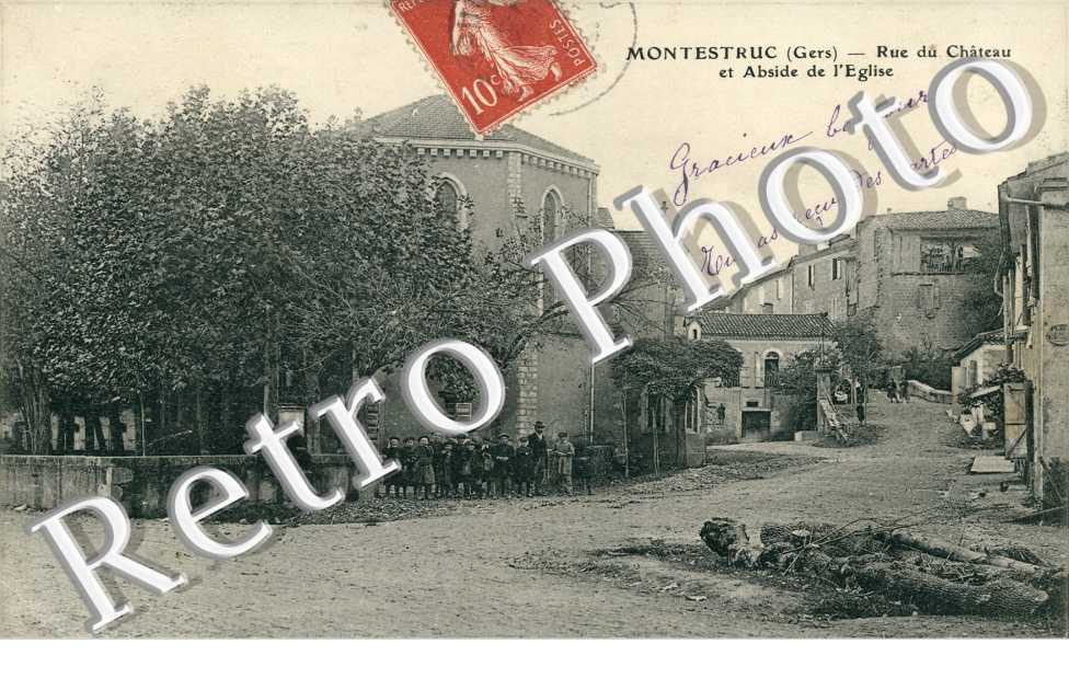 rue du Chateau et abside de l'eglise
