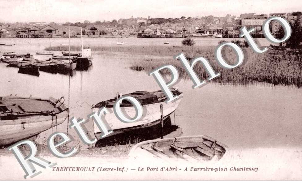 Trentemoult - Le Port d'Abri  A l'arriere-plan Chantenay