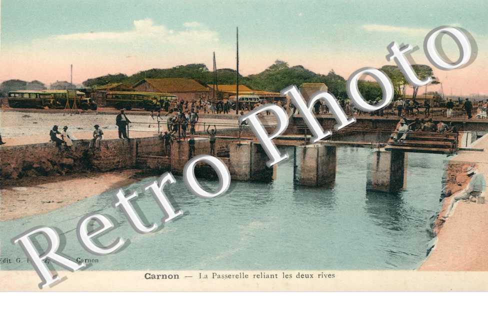 la Passerelle reliant les deux rives
