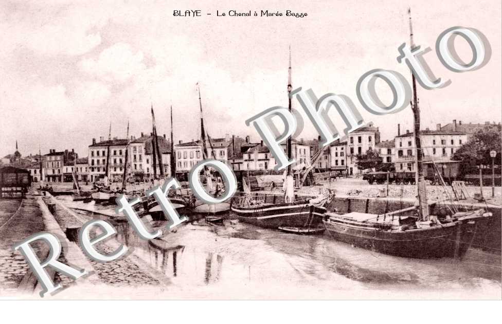 le chenal a maree basse et le cours du port