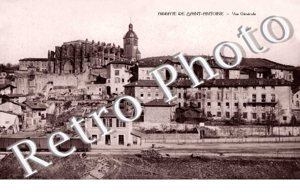vue generale  du bourg et de l'abbaye