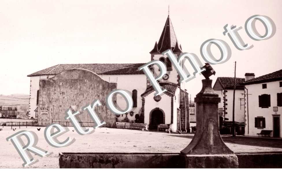 le fronton et l'eglise