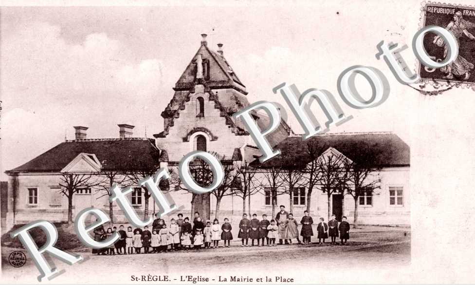 l'eglise la mairie et la place
