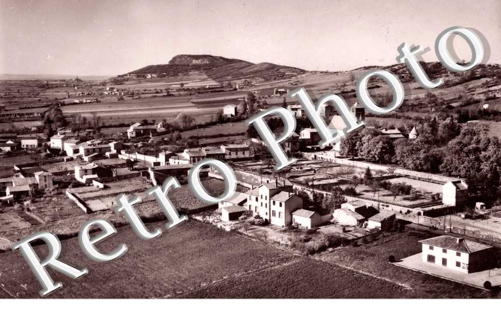 vue generale  aerienne et le Mont d'Uzore  -  annees 50/60