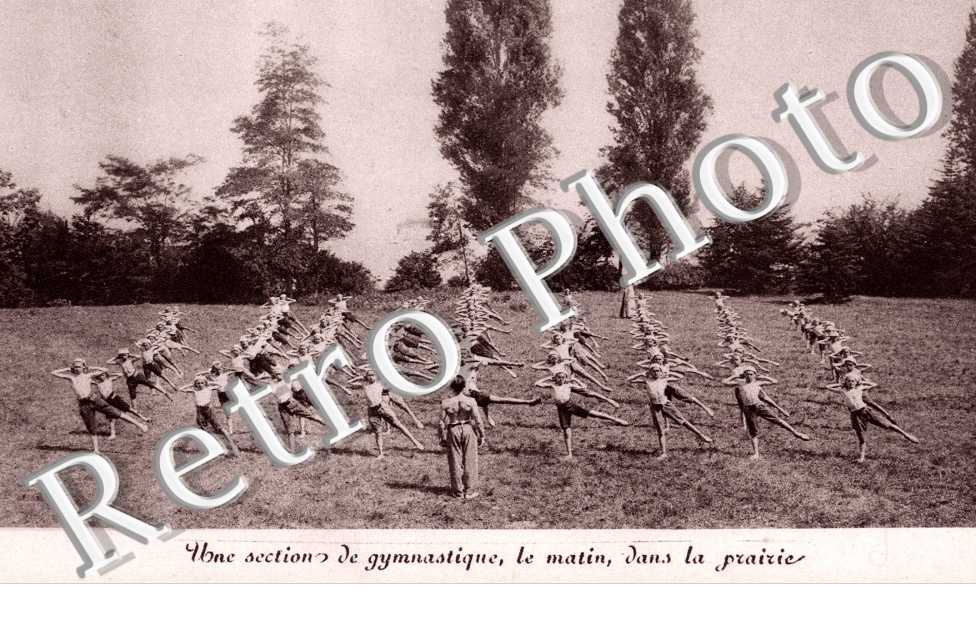 Une section de gymnastique Hermancia Oeuvre sociale Le Cantier 199 rue de Bercy Paris 12eme