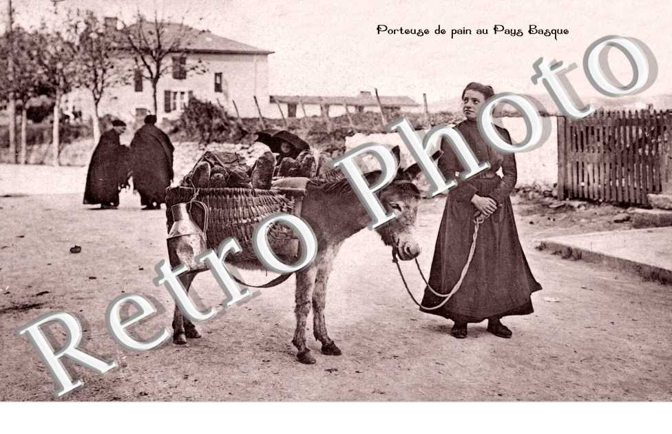 Porteuse de pain au Pays Basque