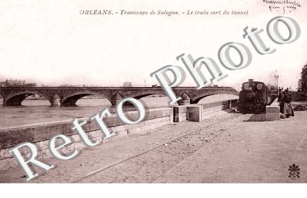 tramways de Sologne Le train sort du tunnel