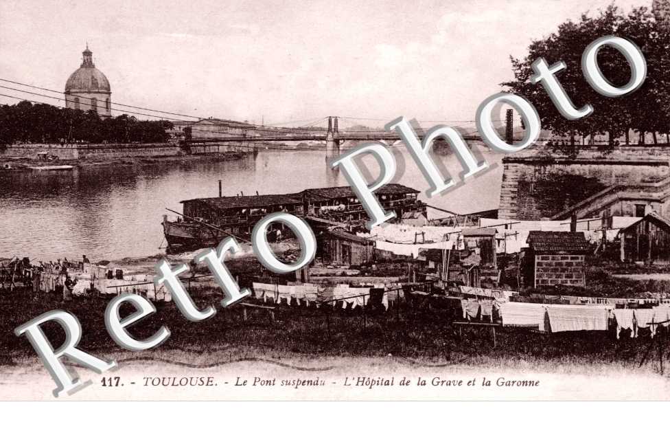 le pont suspendu L'Hopital de la Grave et la Garonne