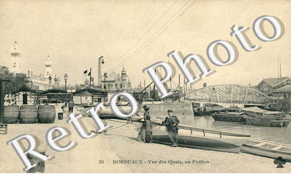 Vue des Quais - Un Ponton - tonneaux