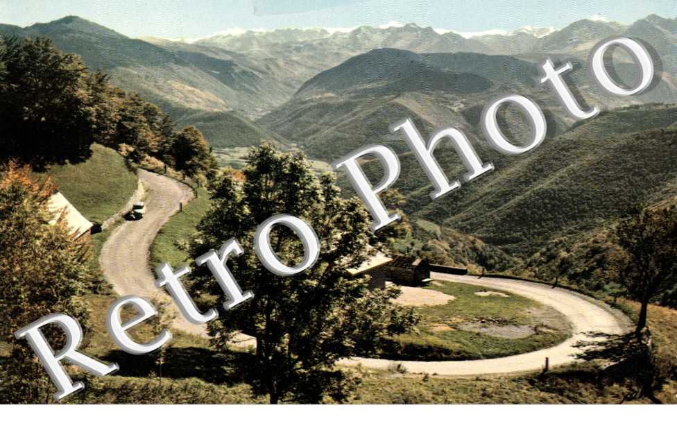 Col d'Aspin Le Fer a cheval et la vallee d'Arreau