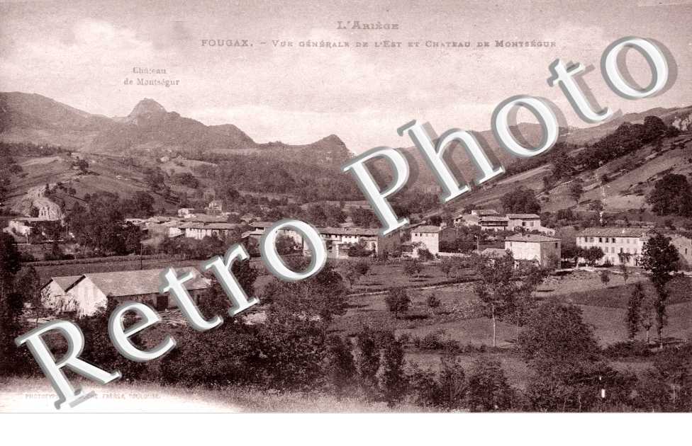 Vue generale  et chateau de Montsegur
