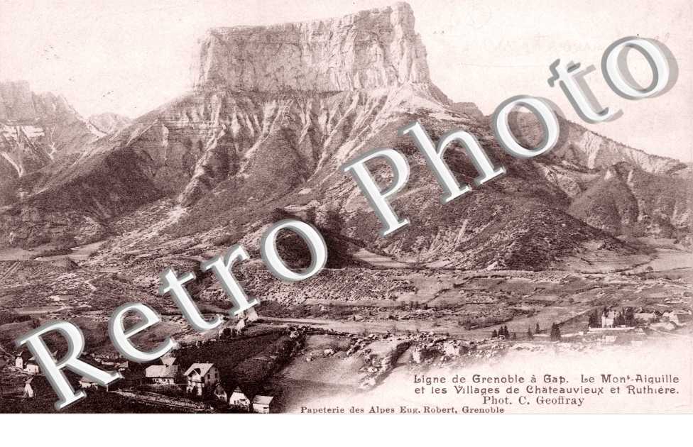 Le mont Aiguille et les villages de Chateauvieux et Ruthiere