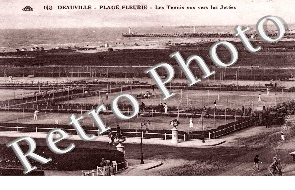 Plage Fleurie  les tennis vus vers les jets