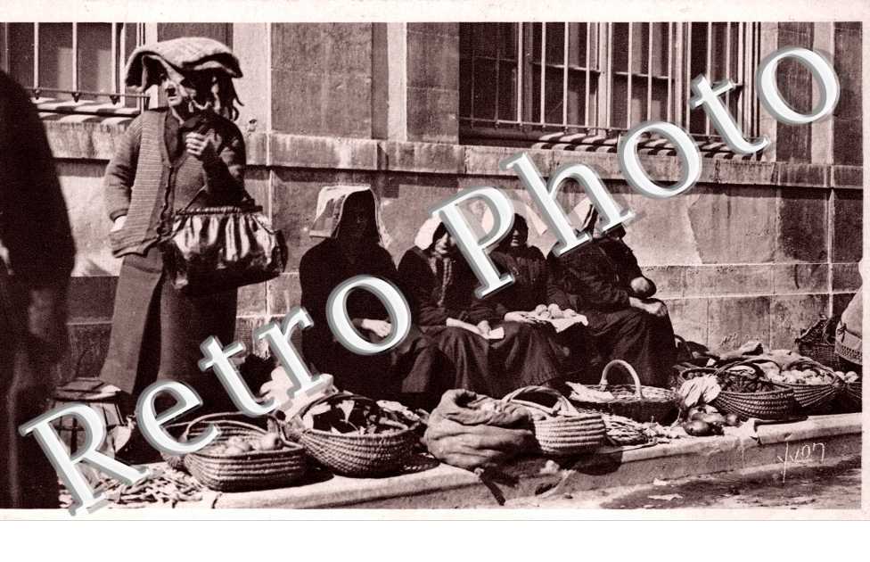 Un groupe de Marchandes au panier un jour de March