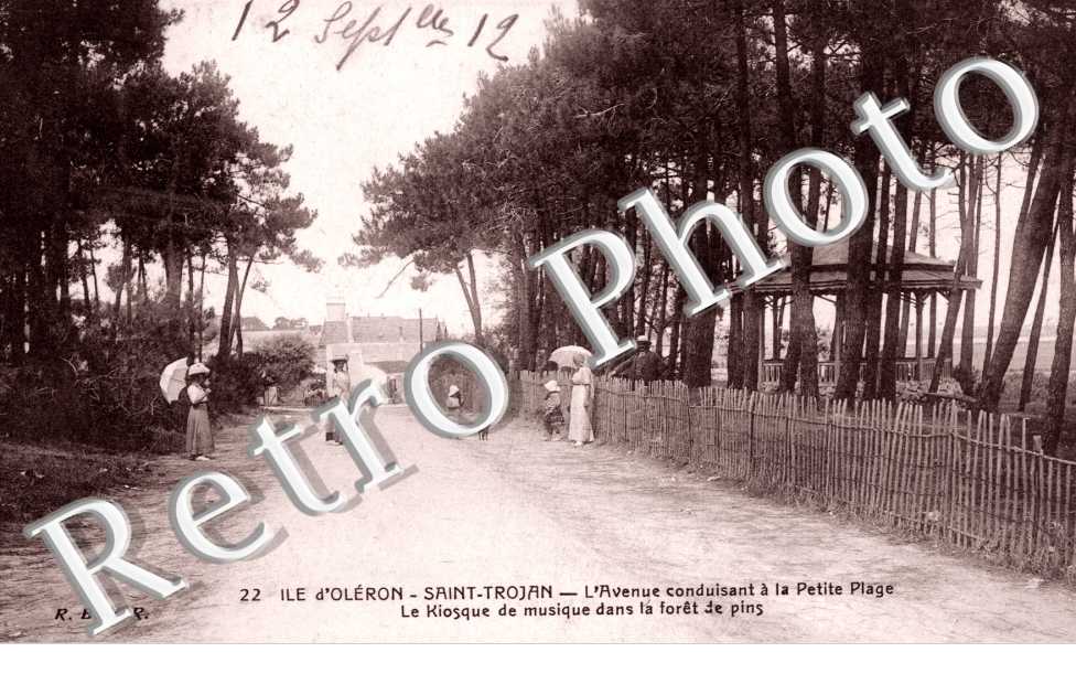 l'avenue conduisant a la petite plage