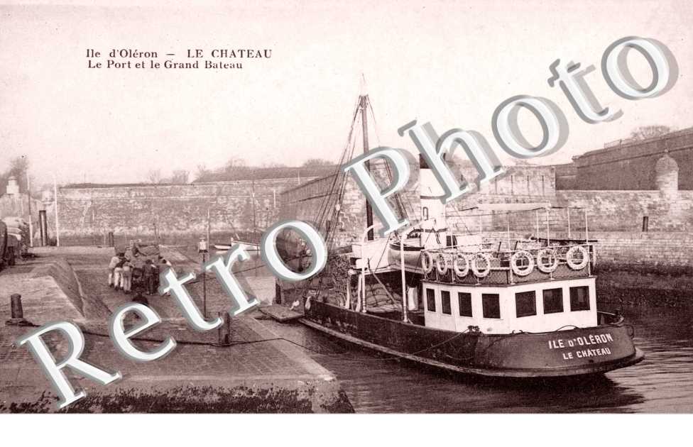 le port et le grand bateau