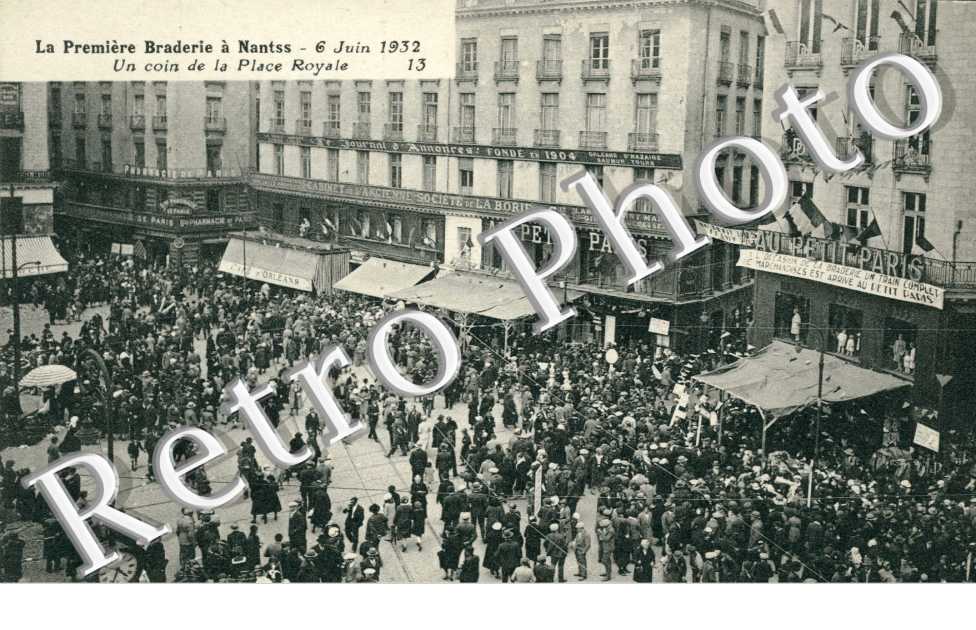La Premie Braderie à Nantes - un coin de la place Royale