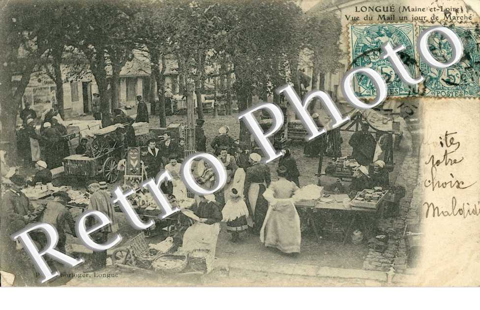 Vue du Mail un jour de marché