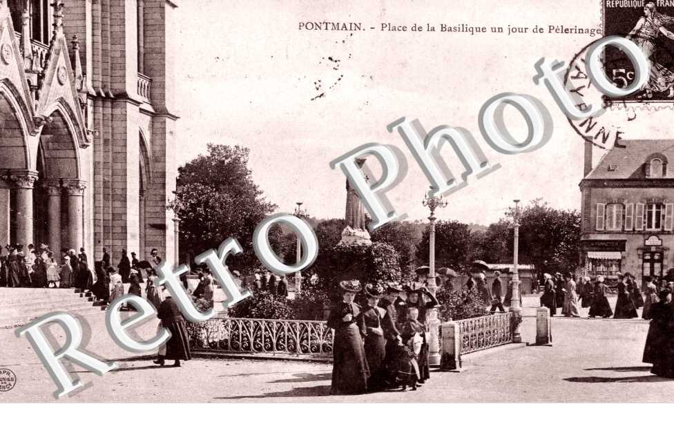 Place de la Basilique un jour de pinage