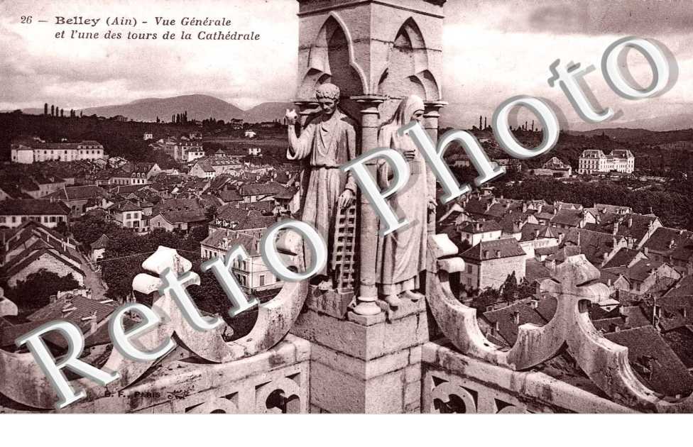 Vue generale et l'une des tours de la cathedrale