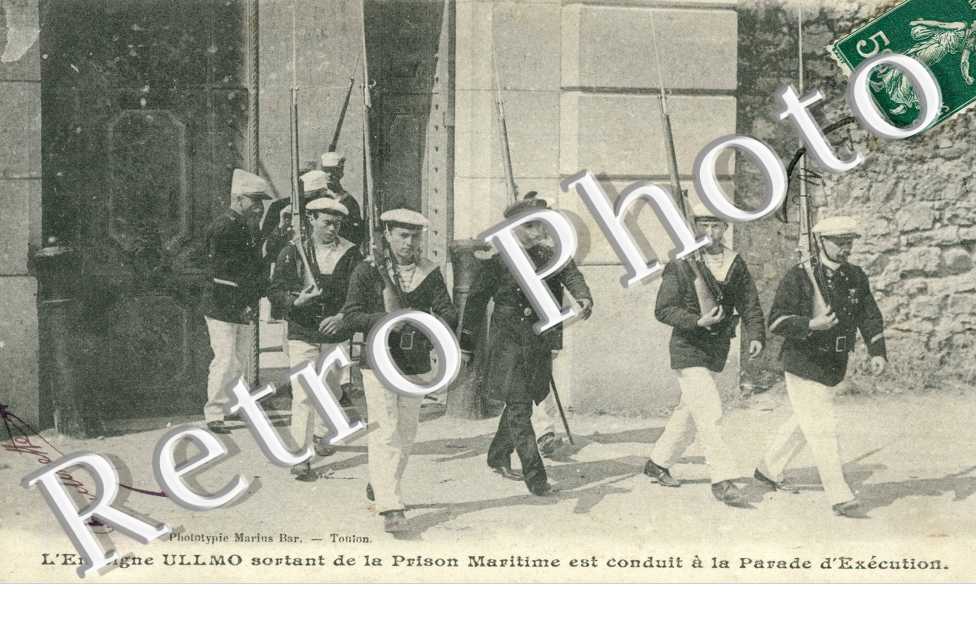 l'enseigne Ullmo sortant de la prison