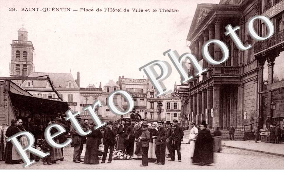 place de l'hotel de ville et le theatre
