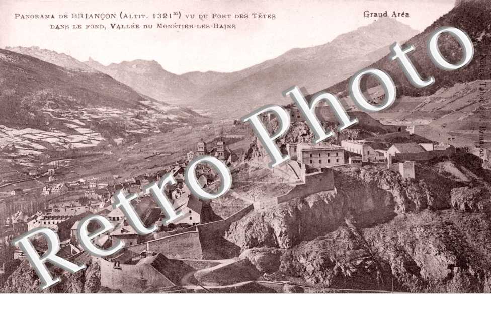 Panorama vu du Fort des Tetes dans le fond, vallee du Monetier-les-Bains