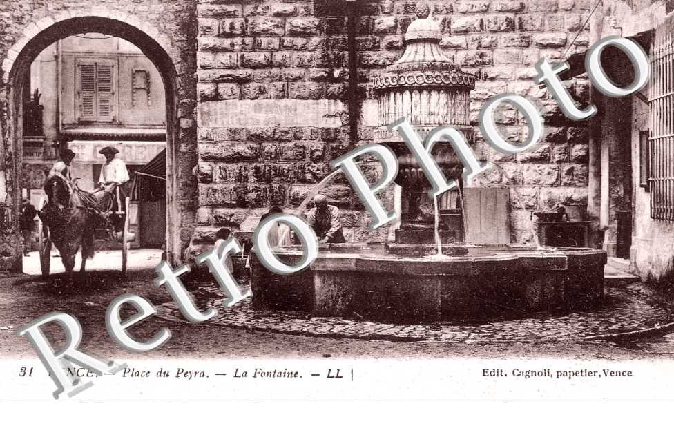 PLACE DU PEYRA - LA FONTAINE